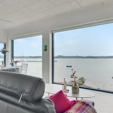 Florinda - 10m From The Sea By Interhome Feriehus *