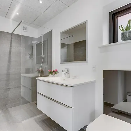 Florinda - 10m From The Sea By Interhome Feriehus *